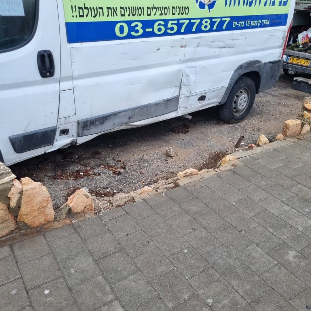 עבודת שיקום מבנים - צוות בשטח